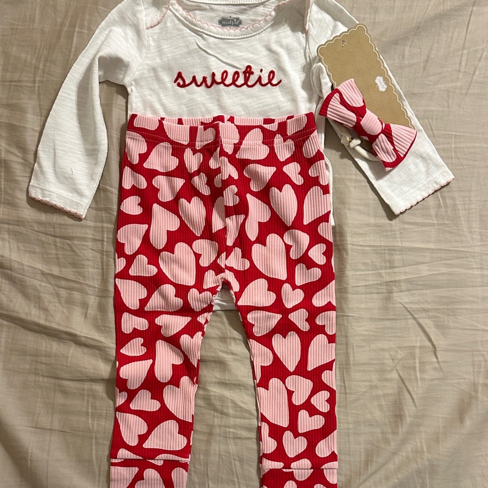 NWT MudPie Baby Valentines Outfit 9-12 Months